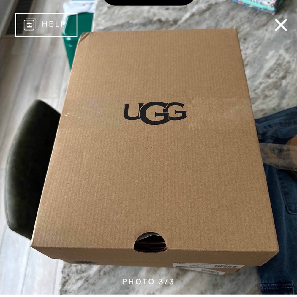 BRAND NEW UGGS NEVER WORN - Picture 3 of 3